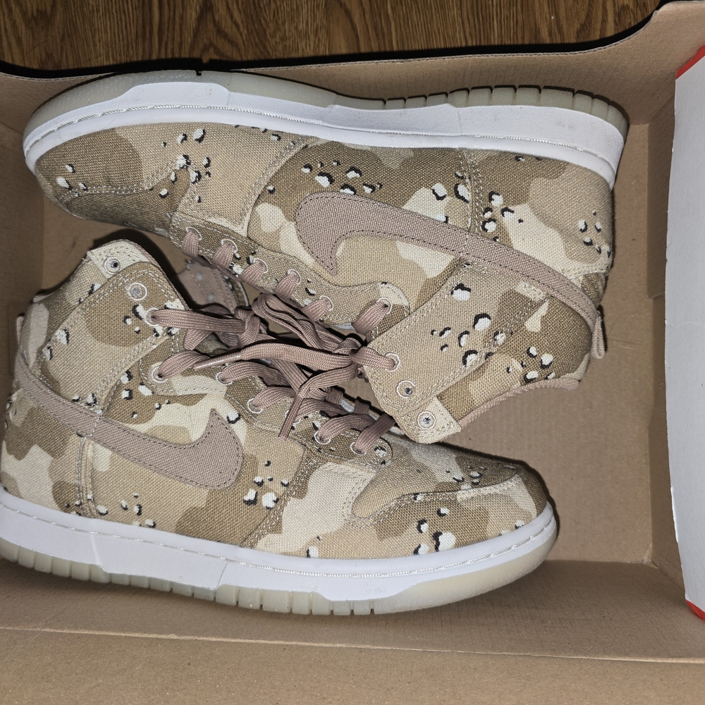 Nike Women's Sneakers in Beige and White